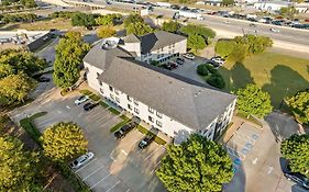 Days Inn & Suites By Wyndham Desoto